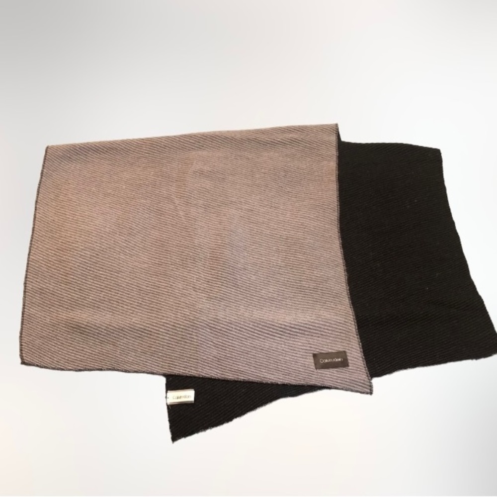 Calvin Klein men two tone scarf